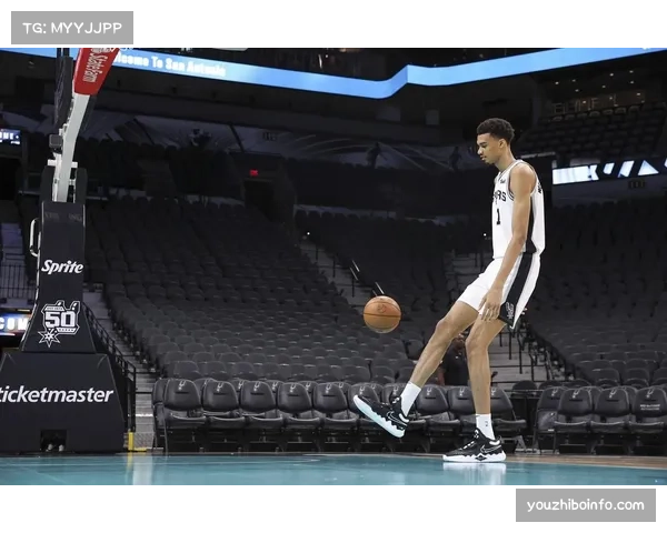 文班亚马首次季后赛之旅，22岁超新星对阵阿夫迪亚领衔开拓者